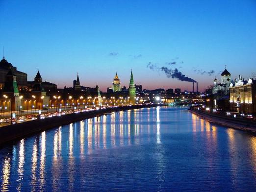 أين تدفق نهر موسكو؟